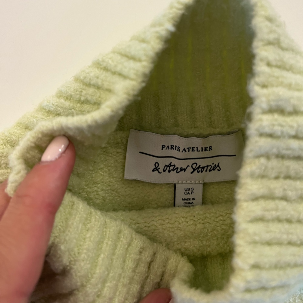 & Other Stories light green turtle neck - size small
